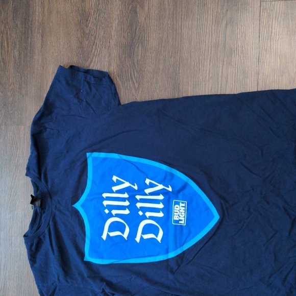 Hanes Size Large Navy-Blue Dilly Dilly Bud Light Graphic Tee Shirt - Picture 1 of 6